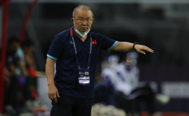  
Ông Park chỉ đạo trong trận hòa 0-0 ở bán kết lượt về AFF Cup 2020. (Ảnh: Leo Shangwei)