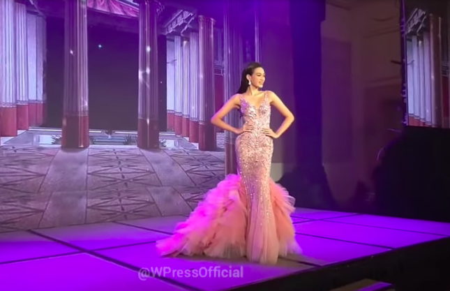  
1 trong 2 chiếc váy dạ hội Đỗ Thị Hà sẽ mang đến Miss World 2021. (Ảnh: Wpressofficial)