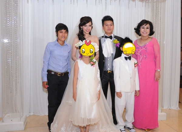  
Bà Diệu Hiền trong đám cưới của con trai với MC Quỳnh Chi. (Ảnh: Người Đưa Tin)