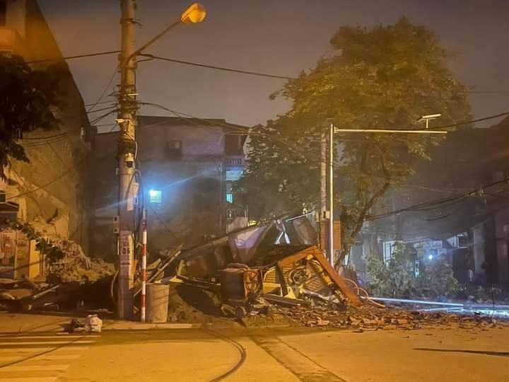  
Căn nhà 3 tầng sập lúc rạng sáng tại Lào Cai do bị hàng xóm thi công làm ảnh hưởng cách đây 8 tháng. (Ảnh: Thanh Niên)