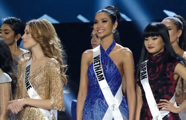  
Đại diện Việt Nam nổi bật trên sân khấu Miss Universe 2019. (Ảnh: Miss Universe)