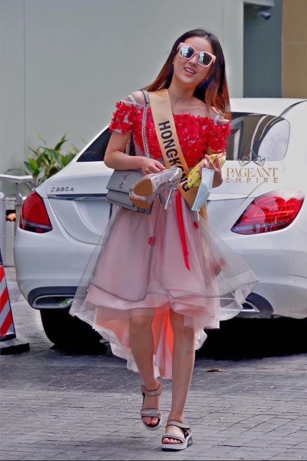  
Thời trang độc lạ trở thành dấu ấn của đại diện Hồng Kông tại Miss Grand International 2021. (Ảnh: FB Sen Yang Official)