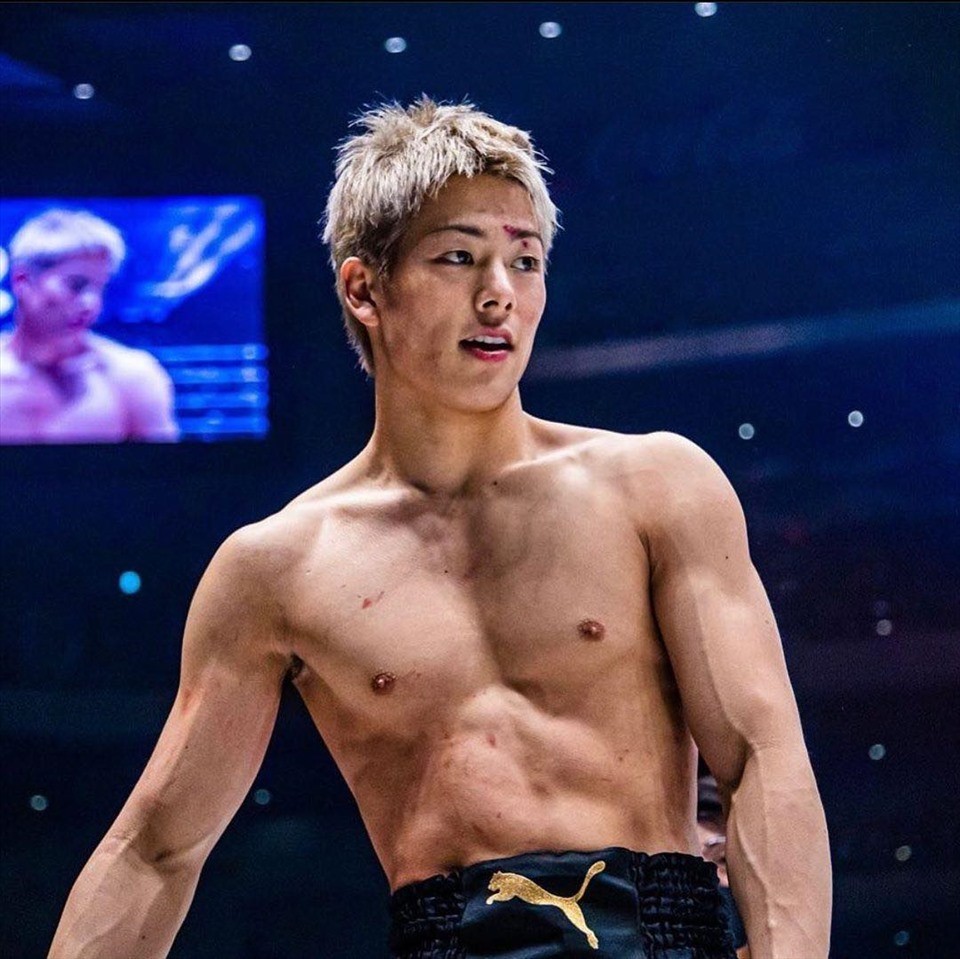  
Nhan sắc nổi bật của nam võ sĩ khiến nhiều người mê mẩn. (Ảnh: Instagram Kota Miura)