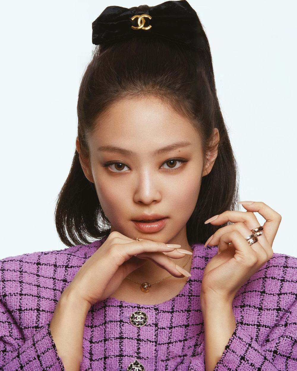 CHANEL  Singer and House ambassador JENNIE becomes the face of the CHANEL  Coco Neige 202122 collection campaign During the shoot she revealed  Just hearing about being able to join the Coco