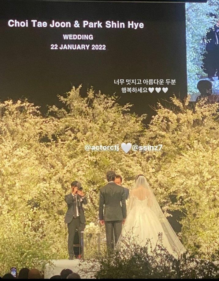 Những hình ảnh của cặp đôi nổi tiếng Park Shin Hye và Choi Tae Joon trong ngày lễ cưới đang khiến cư dân mạng xôn xao. Hãy cùng xem ngày hạnh phúc của họ qua những khoảnh khắc đẹp nhất!
