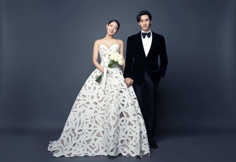 11 Mẫu Váy Cưới Đẹp Xuất Sắc Của Sao Hàn Son Ye Jin Jun Ji Hyun
