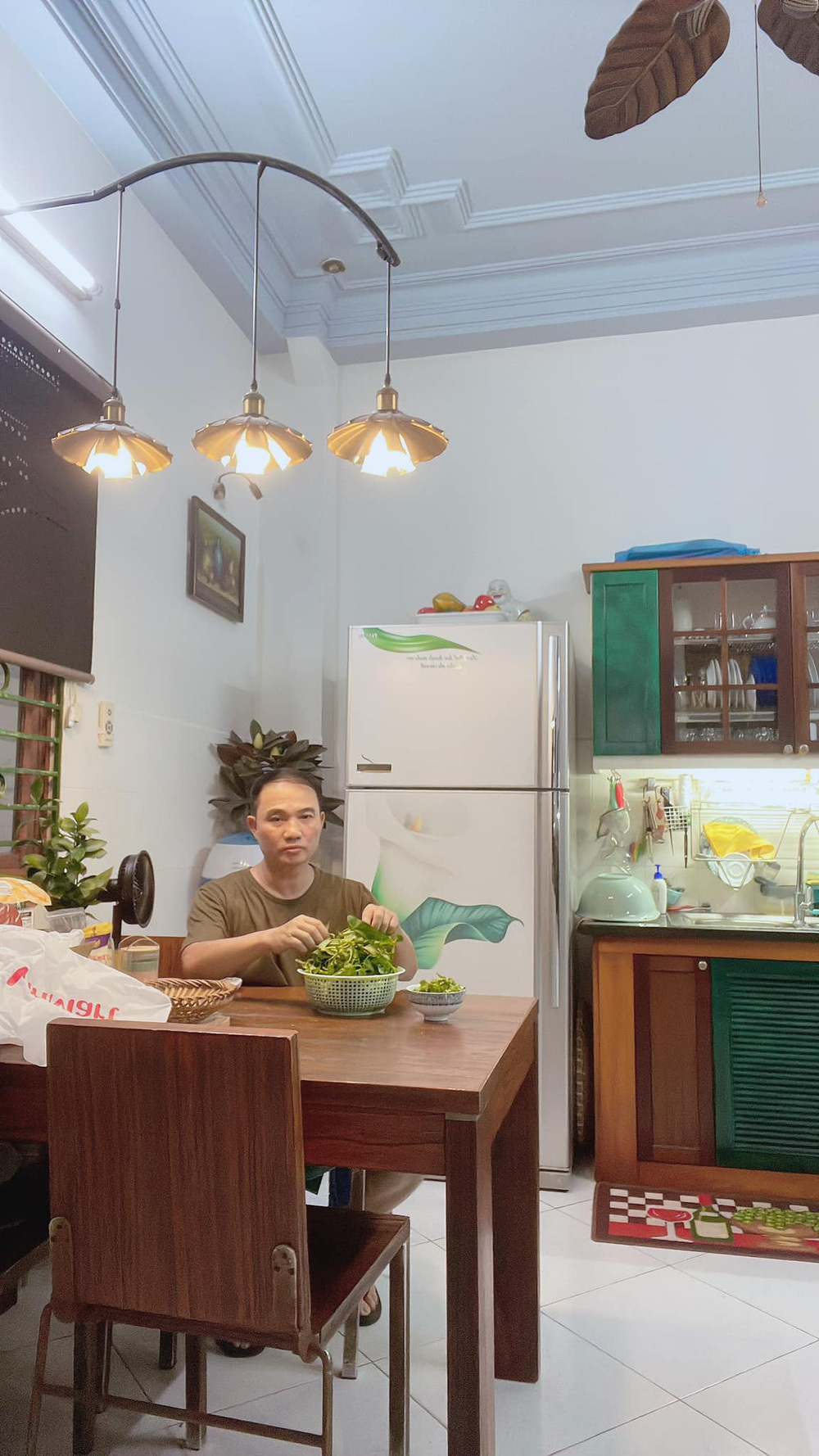  Quang Linh thường tự tay vào bếp để nấu ăn. (Ảnh: FB Quang Linh) - Tin sao Viet - Tin tuc sao Viet - Scandal sao Viet - Tin tuc cua Sao - Tin cua Sao