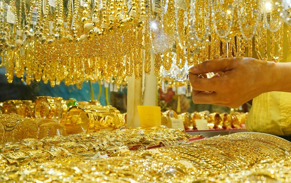  
Quy ra tiền mặt, vàng cũng là món quà có giá trị. (Ảnh: Thanh Niên)