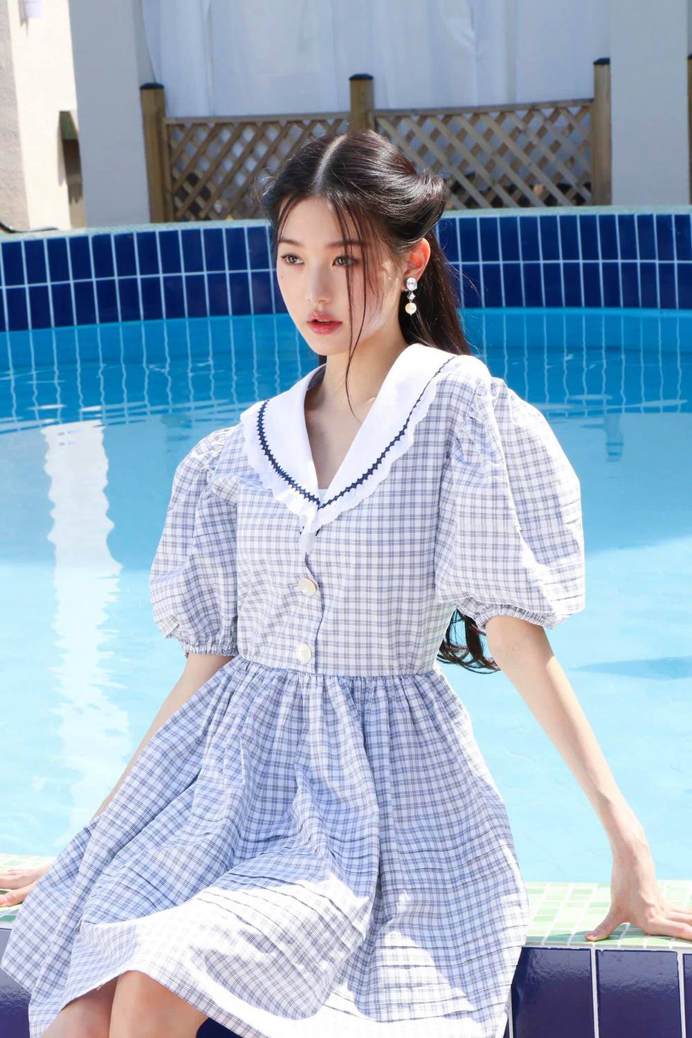  
Wonyoung yêu kiều khi diện váy babydoll. (Ảnh: Pinterest)