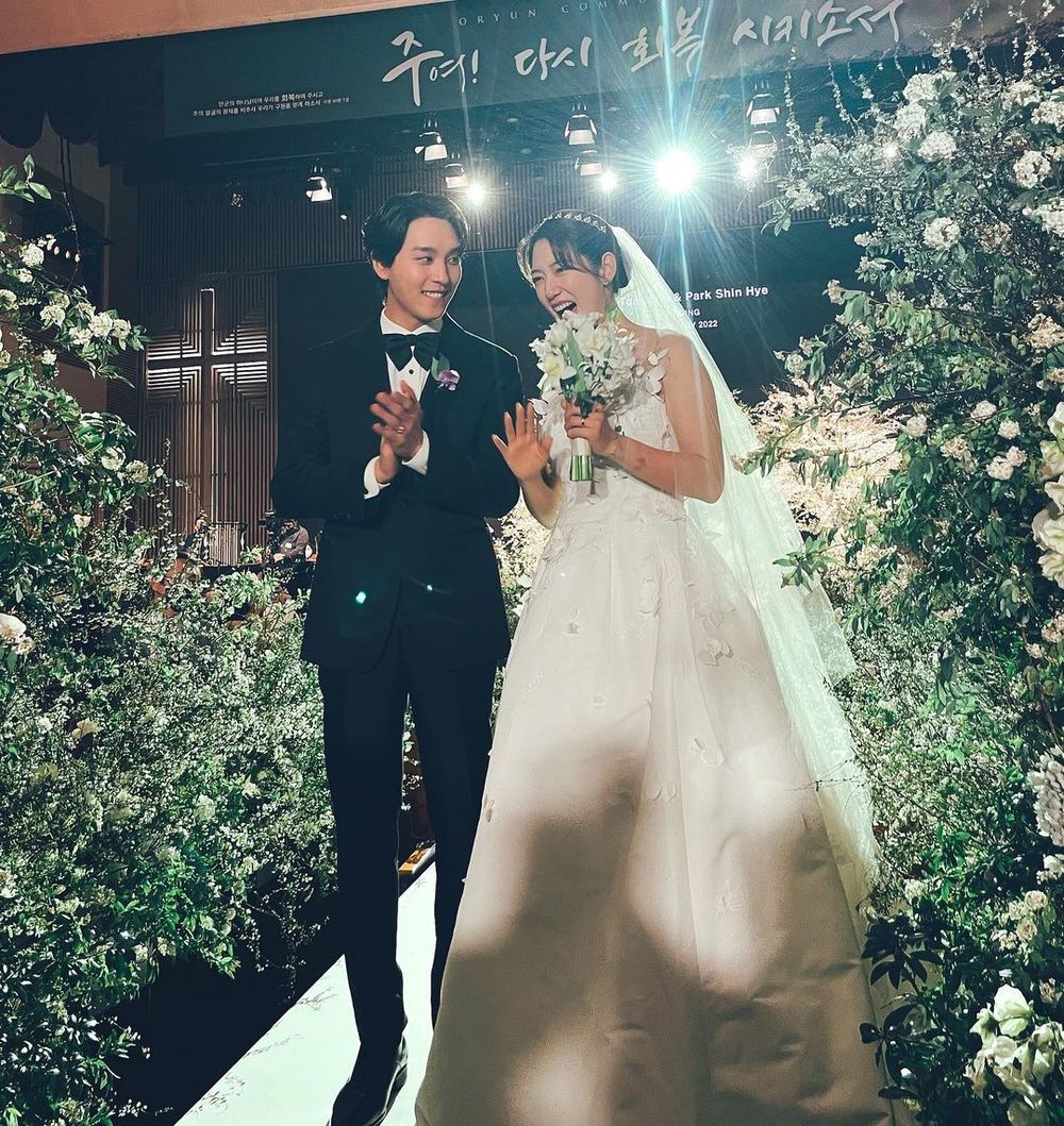  
Đám cưới thế kỷ của Park Shin Hye và Choi Tae Joon có sự tham dự của dàn khách mời cực khủng. (Ảnh: @marielastua)