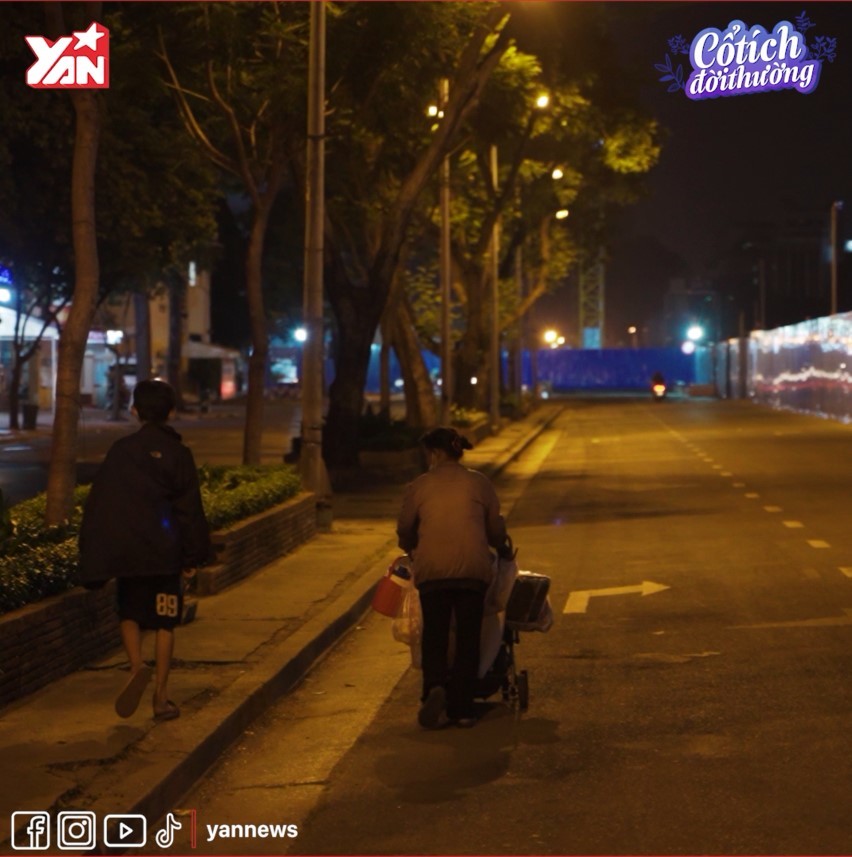  
Trên những nẻo đường đêm Sài Gòn, bà Hoàng, bé Bin cùng chú chó Lucky vẫn cặm cụi bước, có nhau dù khó khăn, kham khổ.