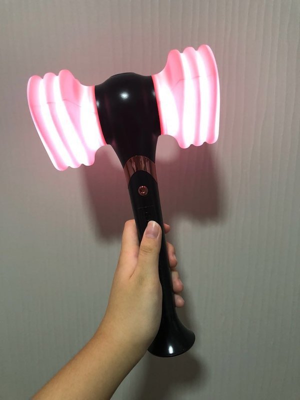 Nhóm nhạc BLACKPINK tổ chức concert tại Hà Nội Chợ mạng rầm rộ bán  lightstick nhập khẩu giá chát