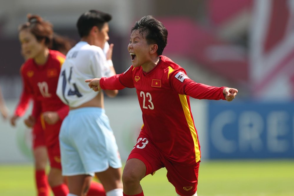  Bích Thuỳ ấn định tỉ số 2-1 cho tuyển Việt Nam. (Ảnh: AFC)