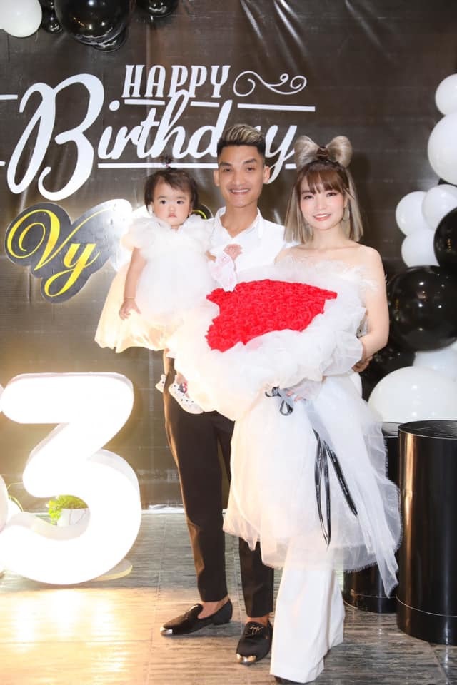 Vợ chồng ca sĩ Ưng Hoàng Phúc tổ chức tiệc sinh nhật cho con gái
