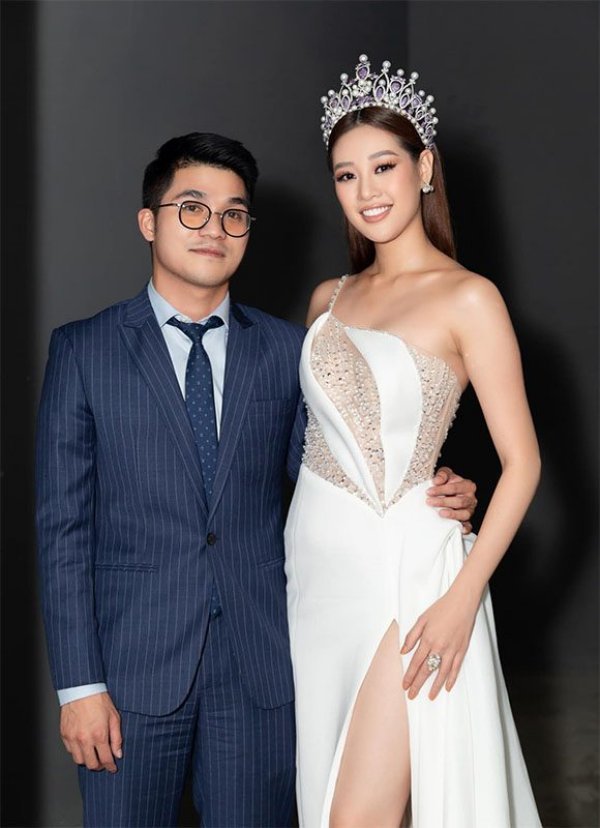  
Bảo Hoàng thường xuyên hộ tống các Hoa hậu tham gia các đấu trường Miss Universe. (Ảnh: FB Trần Việt Bảo Hoàng)