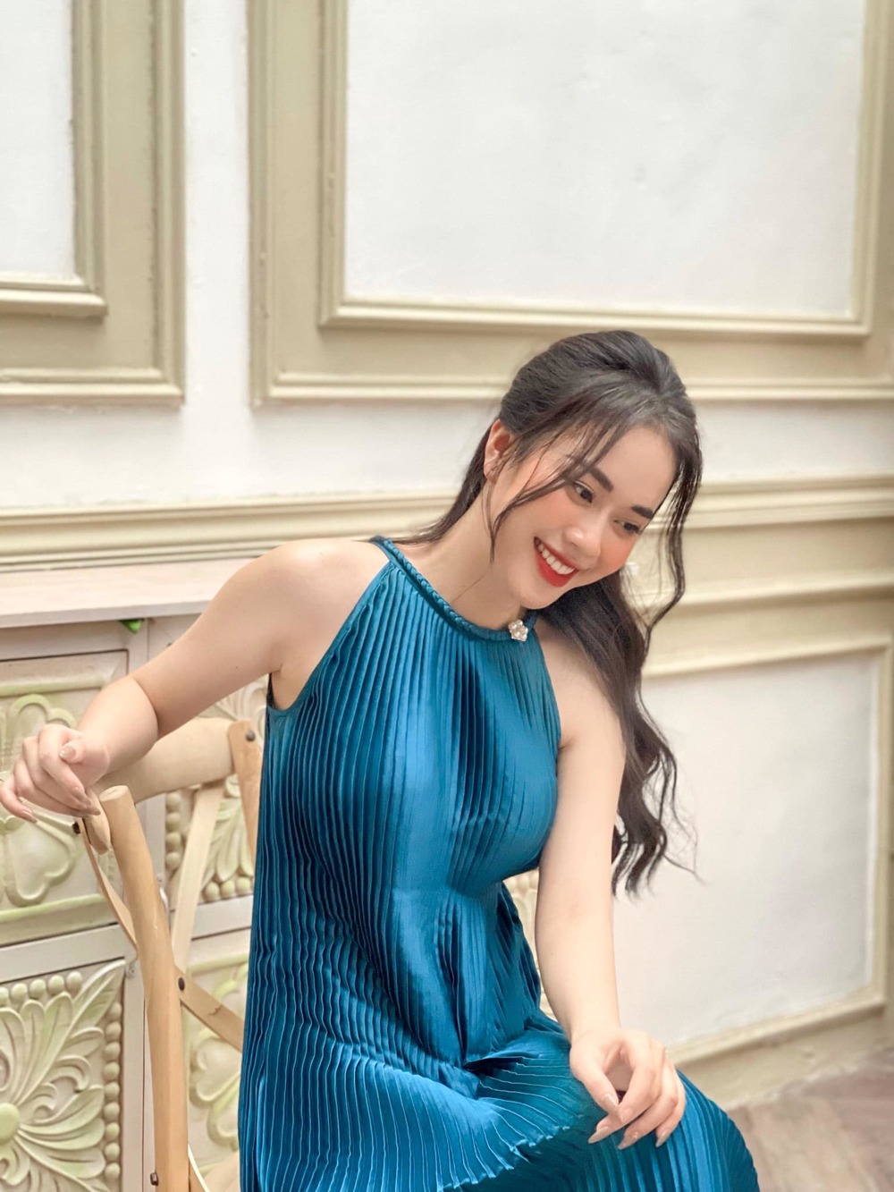  
Mai Phương diện những bộ váy có màu sắc nhã nhặn, nữ tính (Nguồn: Facebook Ngô Mai Phương) - Tin sao Viet - Tin tuc sao Viet - Scandal sao Viet - Tin tuc cua Sao - Tin cua Sao