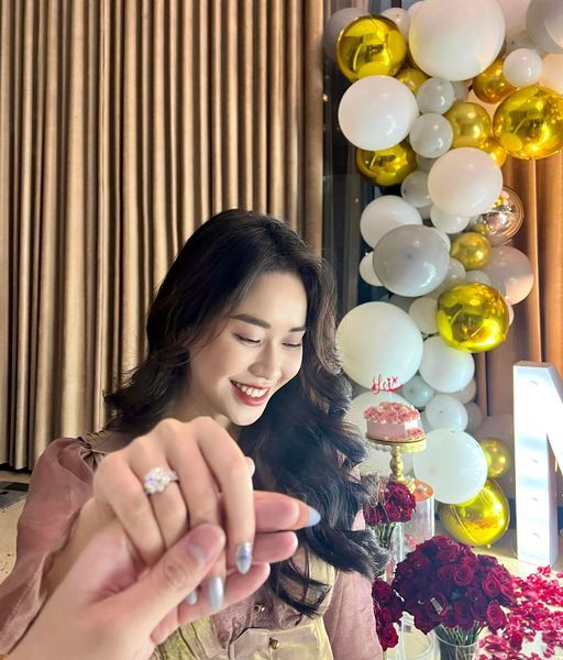  
Ngô Mai Phương được bạn trai cầu hôn (Nguồn: Facebook Ngô Mai Phương) - Tin sao Viet - Tin tuc sao Viet - Scandal sao Viet - Tin tuc cua Sao - Tin cua Sao