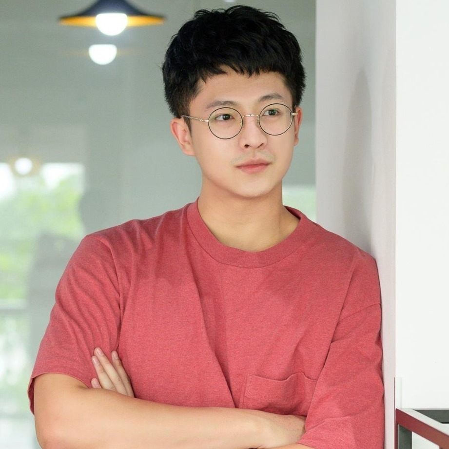 Tai nạn xảy ra khiến Harry Lu sau đó phải điều trị rất nhiều mới lấy lại diện mạo ngày trước. (Ảnh: FB Harry Lu)
Tai nạn xảy ra khiến Harry Lu sau đó phải điều trị rất nhiều mới lấy lại diện mạo ngày trước. (Ảnh: FB Harry Lu) - Tin sao Viet - Tin tuc sao Viet - Scandal sao Viet - Tin tuc cua Sao - Tin cua Sao