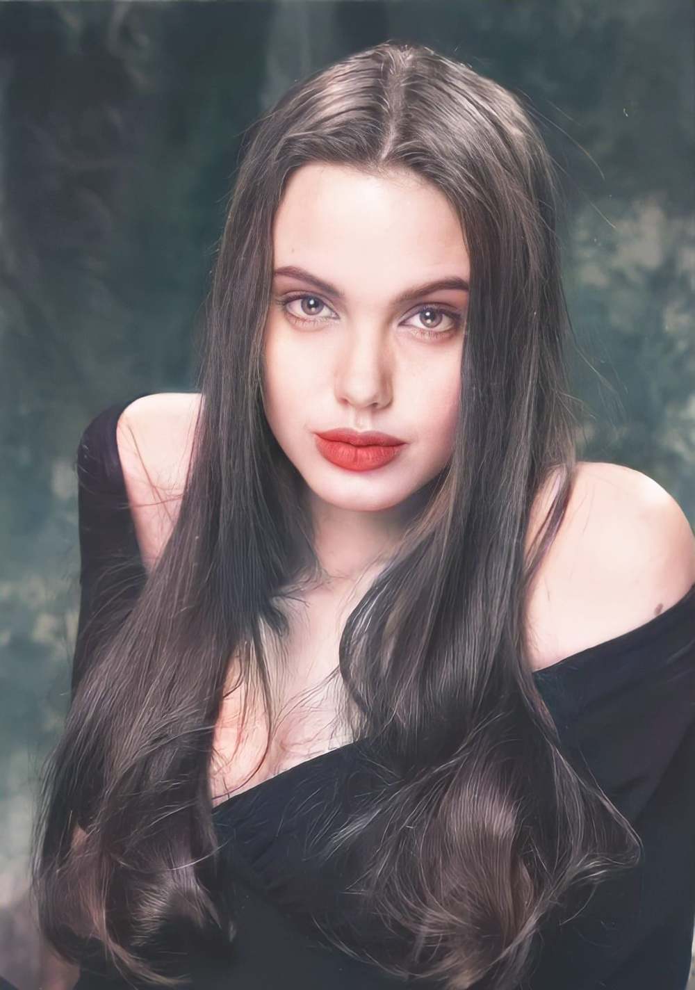  Young Angelina Jolie is a beauty treasure. (Image: Twitter wantexjolie)