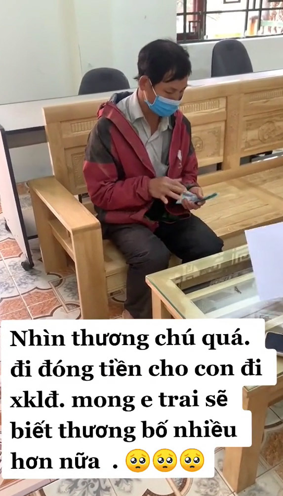  
Bố đếm từng đồng tiền để đóng phí đi xuất khẩu lao động ở Nhật cho con. (Ảnh: Chụp màn hình video TikTok X.U)