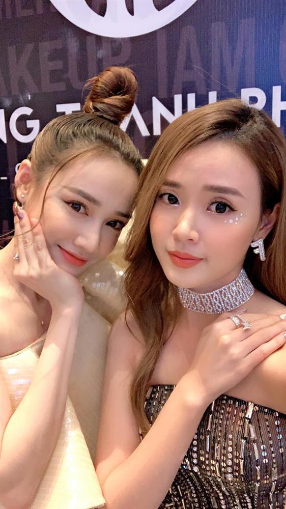  Midu hội ngộ Nhã Phương trong một sự kiện hồi cuối 2019. (Ảnh: FB Nabi Nhã Phương)