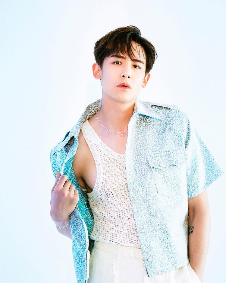 Nichkhun chụp ảnh và bày tỏ tình cảm đặc biệt với Lisa