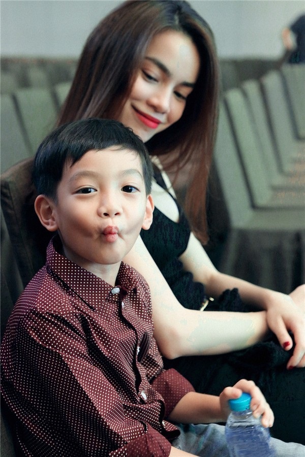  
Quý tử nhà Hà Hồ được đầu tư học tập ngay từ bậc mẫu giáo (Ảnh: FB Hồ Ngọc Hà) - Tin sao Viet - Tin tuc sao Viet - Scandal sao Viet - Tin tuc cua Sao - Tin cua Sao