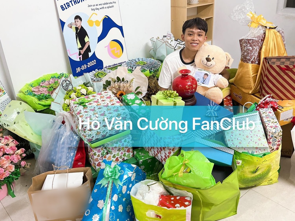  Nam ca sĩ được nhận nhiều món quà giá trị. - Tin sao Viet - Tin tuc sao Viet - Scandal sao Viet - Tin tuc cua Sao - Tin cua Sao