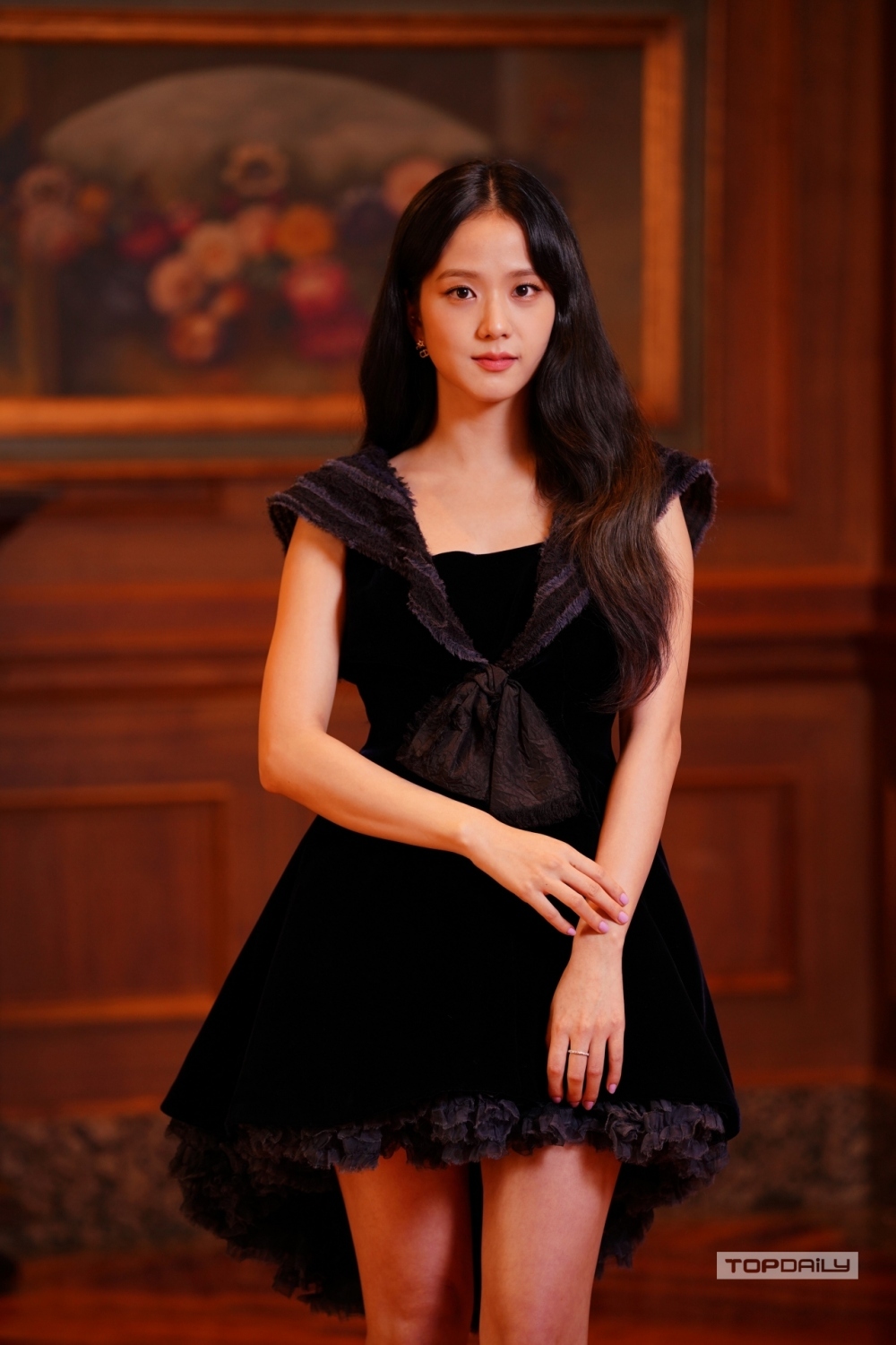 Visual đỉnh cao của Jisoo BLACKPINK mặc đơn giản ngồi không cũng cân cả  sự sang chảnh của Joy Red Velvet
