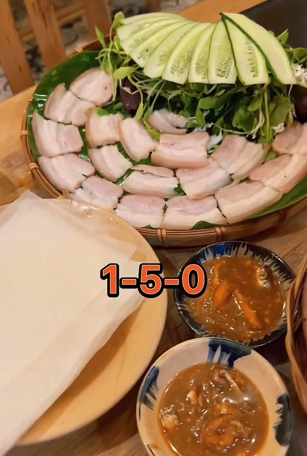  
Phần thịt luộc chấm mắm nêm ở quán Trường Giang có giá 150 nghìn. (Ảnh chụp màn hình TikTok Q.N)