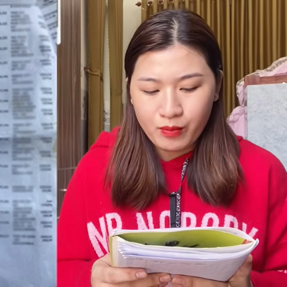  Vợ của Lộc Fuho cảm ơn vì team Quang Linh Vlog gửi tặng 5 triệu đồng. (Ảnh: Chụp màn hình video Lộc Fuho)