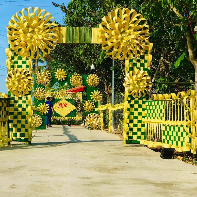  Những chiếc cổng lá dừa được thiết kế tỉ mỉ với nhiều kiểu mẫu đẹp mắt khác nhau. (Ảnh: FB C.C.L.D)