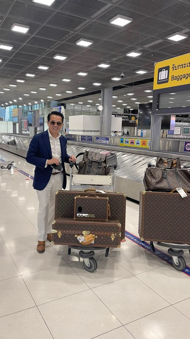 Thái Công luôn là tấm gương để noi theo vì sự nghiệp và phong cách. Nếu bạn cũng mong muốn có một chiếc vali thời trang như Thái Công, đừng bỏ lỡ những gợi ý hữu ích khi lựa chọn vali kéo nhé!