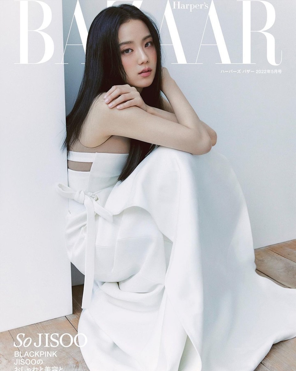 "Đại sứ toàn cầu" của Dior được đẩy bìa tạp chí liên tục từ Hàn Quốc đến quốc tế. (Ảnh: Harper's Bazaar)
