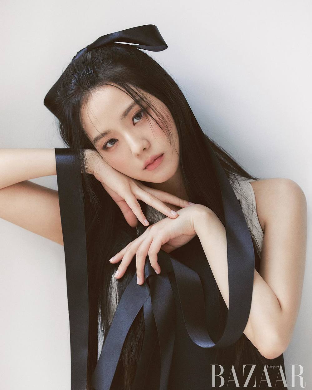 Jisoo xuất hiện xinh đẹp trên bìa tạp chí Nhật. (Ảnh: Harper's Bazaar)