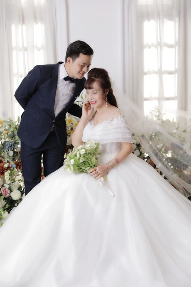  Đám cưới của chị Thu Sao và chồng trẻ kém 35 tuổi từng gây xôn xao mạng xã hội. (Ảnh: FB Thị Thu Sao)