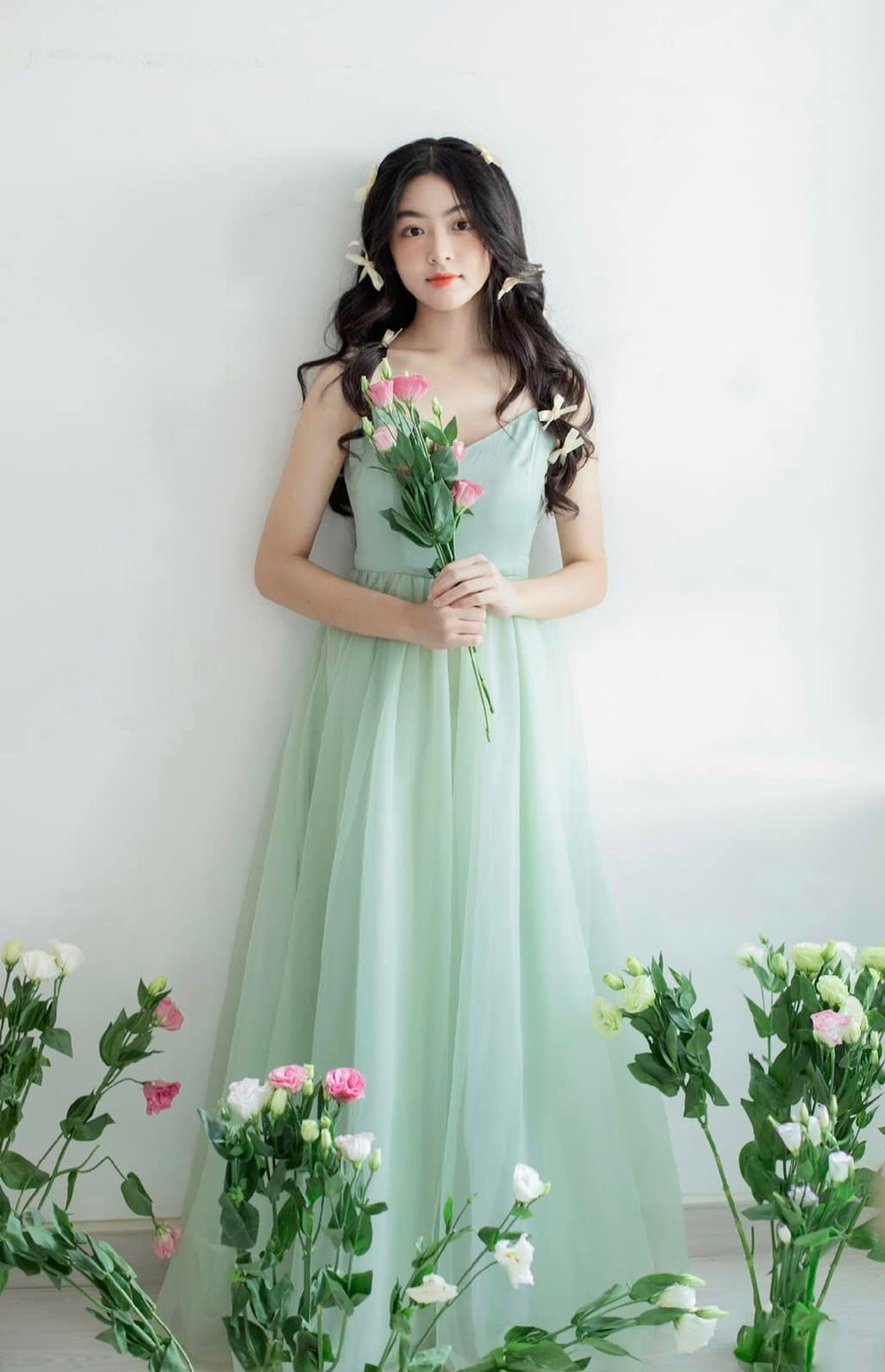 Học thêu cơ bản Thêu cô gái mặc váy xanh có mẫu in  Tiệm Tạp Hóa Nhà May