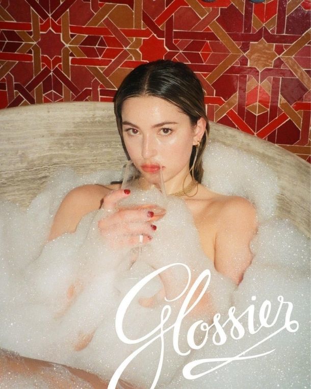  
Ảnh của Eve trên Instagram quảng cáo cho thương hiệu mỹ phẩm Glossier. (Ảnh: IG nhân vật)