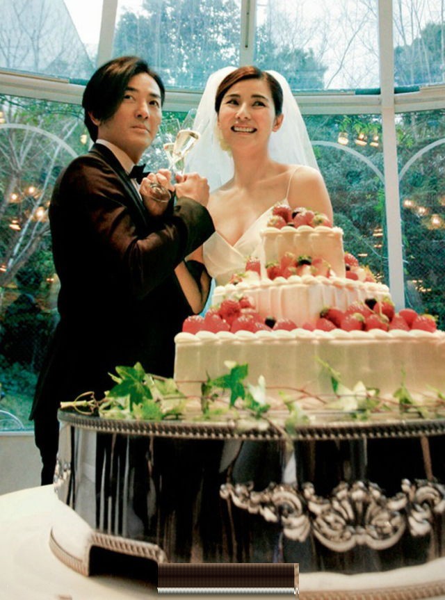 
Hai người tổ chức đám cưới âm thầm ở Tokyo (Nhật Bản). (Ảnh: Baidu)