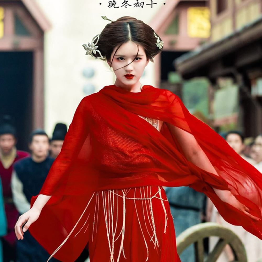  
Triệu Lộ Tư rực rỡ với sắc đỏ Trần Thiên Thiên Trong Lời Đồn. (Ảnh: Tư liệu phim)
