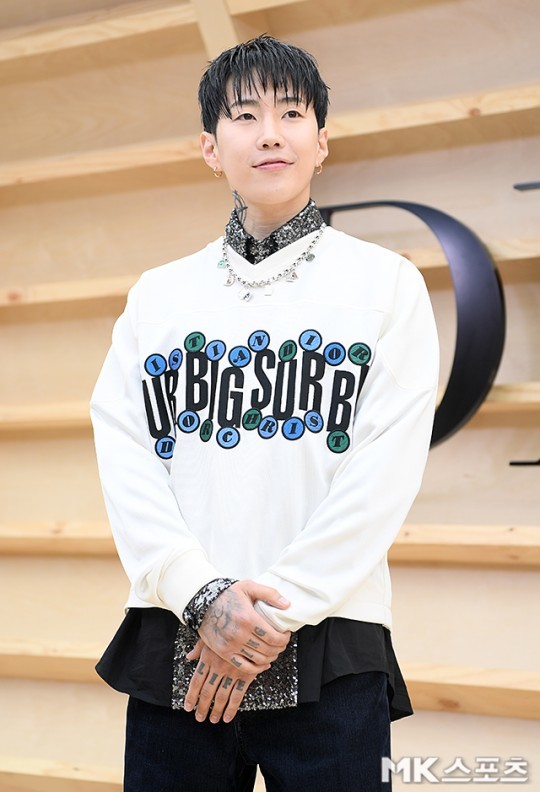 Jay Park đầy cá tính khi đi xem thời trang Dior. (Ảnh: MK)