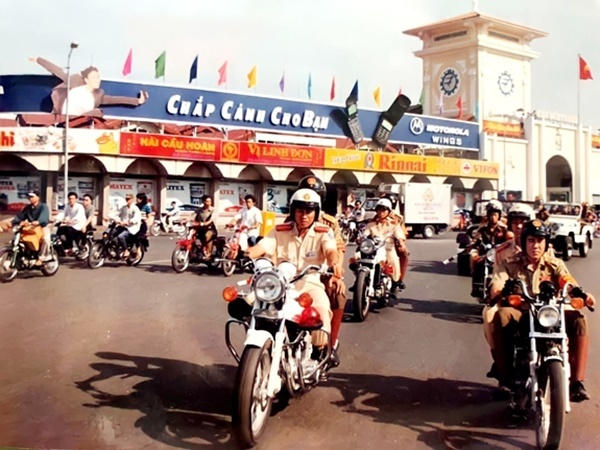 Ngô Văn Thắng (ngoài cùng bên phải) trong một lần tham dự Đại hội thể thao toàn quân. (Ảnh: QĐND) Ngô Văn Thắng (ngoài cùng bên phải) trong một lần tham dự Đại hội thể thao toàn quân. (Ảnh: QĐND) - Tin sao Viet - Tin tuc sao Viet - Scandal sao Viet - Tin tuc cua Sao - Tin cua Sao