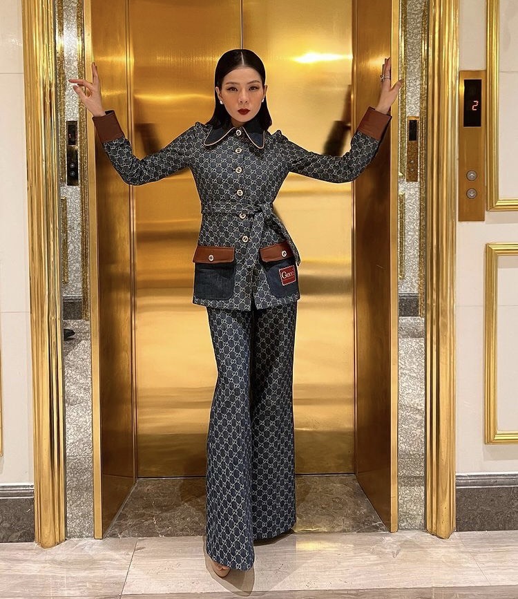 
Trước đó, nữ ca sĩ từng diện "cây" denim này chấm sơ khảo Miss World Vietnam 2022. (Ảnh: Instagram lequyensinger)