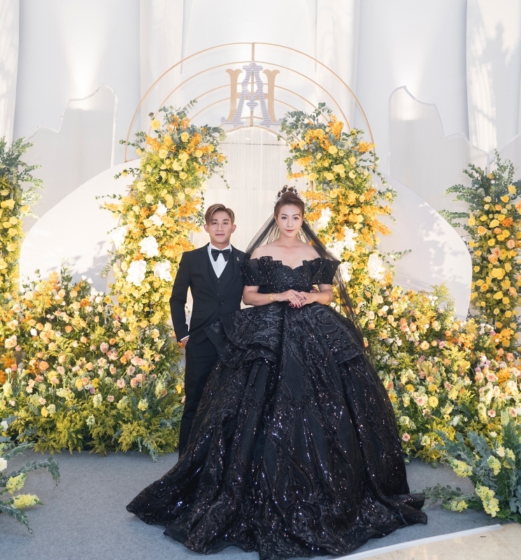 Váy cưới màu đen sự lựa chọn hoàn hảo cho cô dâu cá tính  Juliette Bridal