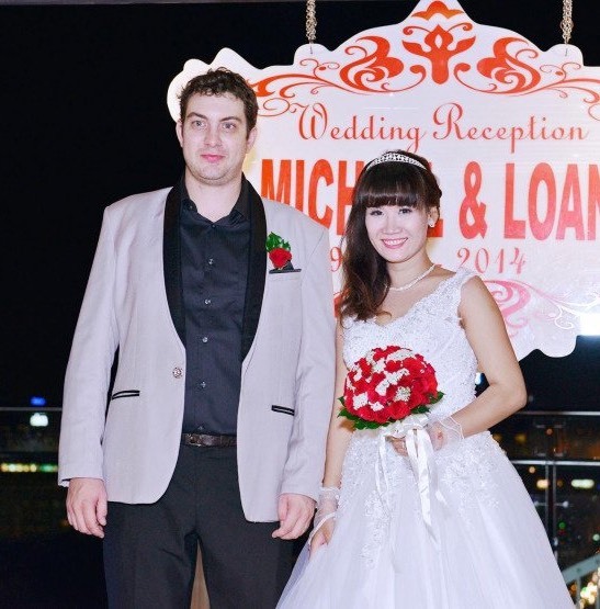 Cả hai hạnh phúc khi được trở thành vợ chồng. (Ảnh: Eva)