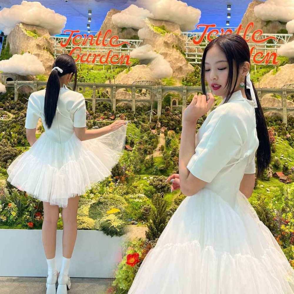 Jennie và những lần khiến người hâm mộ đứng ngồi không yên khi khoe bờ lưng quyến rũ. (Ảnh: Instagram @jennierubyjane)