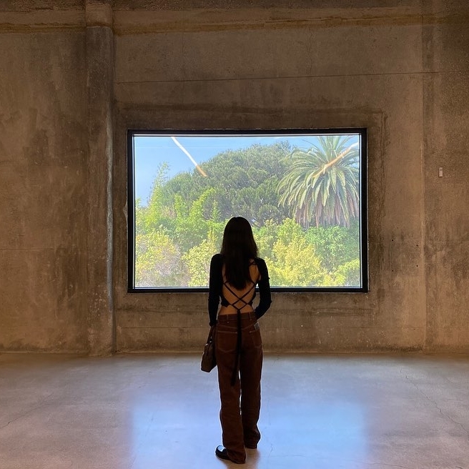 Jennie khoe khéo chiếc lưng xinh đẹp. (Ảnh: Instagram @jennierubyjane)