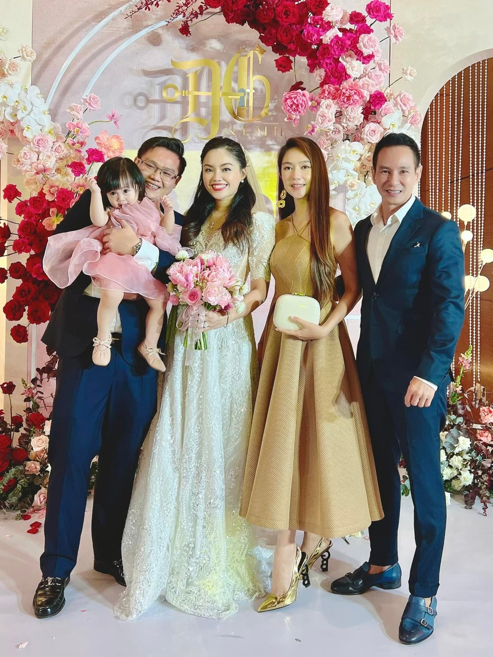 Lý Hải - Minh Hà đến dự lễ cưới của người thân cách đây ít ngày. (Ảnh: FB Lý Hải Minh Hà) - Tin sao Viet - Tin tuc sao Viet - Scandal sao Viet - Tin tuc cua Sao - Tin cua Sao