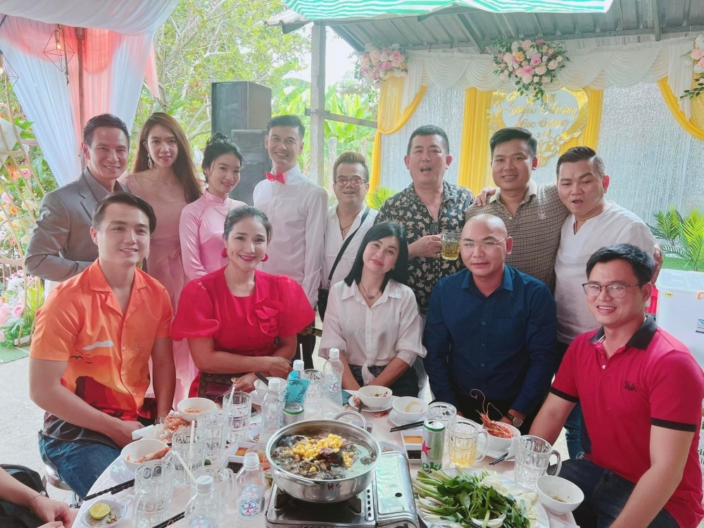  Mọi người đều dành thời gian về quê miền Tây để chúc phúc cho đôi uyên ương. - Tin sao Viet - Tin tuc sao Viet - Scandal sao Viet - Tin tuc cua Sao - Tin cua Sao
