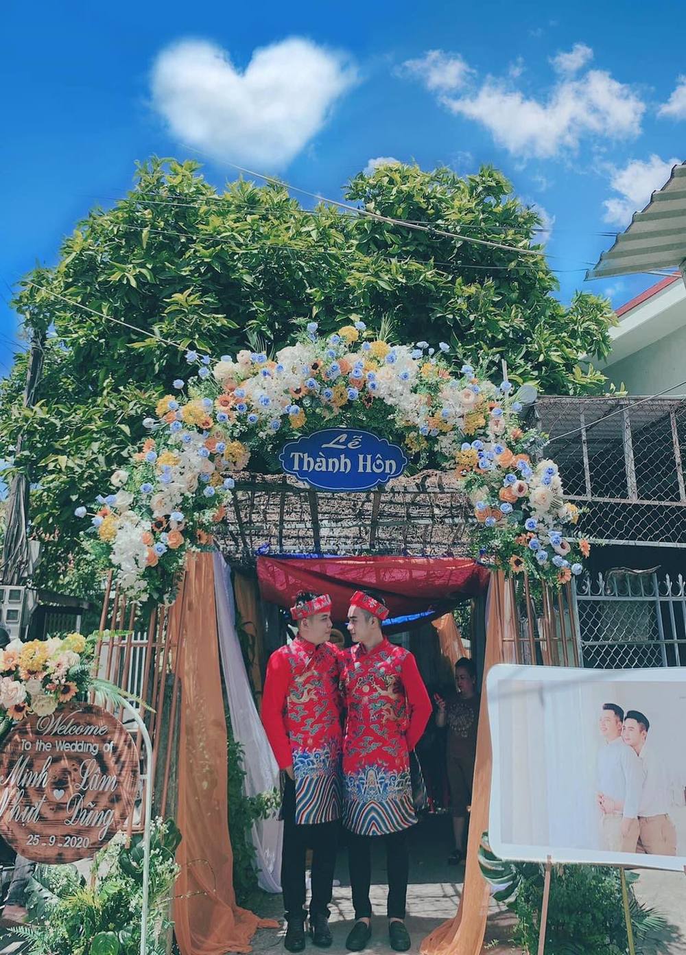  
Cặp đôi nổi tiếng Tây Ninh cũng có đám cưới gây sốt cộng đồng mạng. (Ảnh: Vietnamnet)